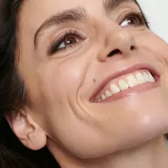 dr_hauschka_tuuheuttava_ripsivari_8ml-065f01c22ac2bc.jpg