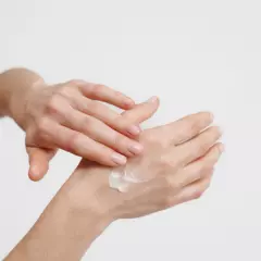 dr_hauschka_uudistava_kasivoide_50ml-065f01f459520c.png
