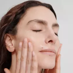 dr_hauschka_uudistava_tehokuuri_40ml-065f0291f8fcbf.png
